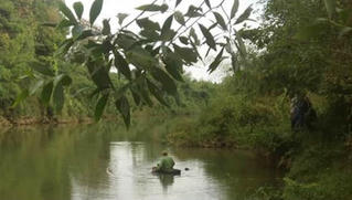 Phát hiện nam thanh niên chết nổi trên sông