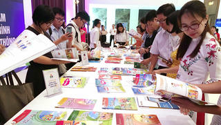 Lo lắng sách giáo khoa mới  