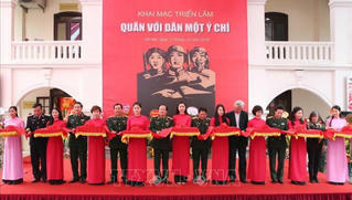 Trưng bày gần 300 tư liệu phản ánh mối quan hệ quân - dân