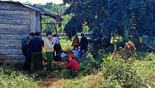 Phát hiện thi thể nam giới cháy xém dưới hố