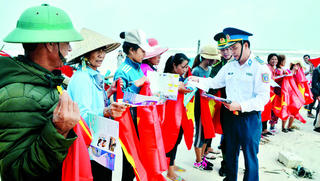 Xuân bám biển