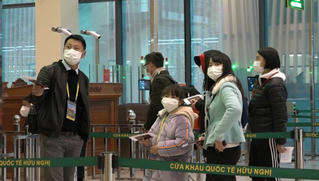 Chia sẻ thông tin hành khách nhập cảnh để phòng dịch viêm phổi cấp