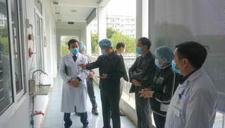 Không ngồi khóc chờ đại dịch
