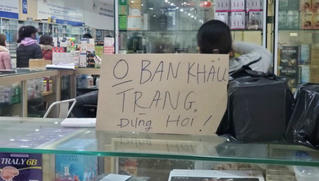 Những chuyện chạnh lòng giữa “bão” Corona