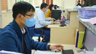 Được nghỉ hoặc làm việc ở nhà để phòng, chống dịch bệnh?