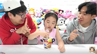 Góc khuất phía sau 'sao nhí' mạng xã hội