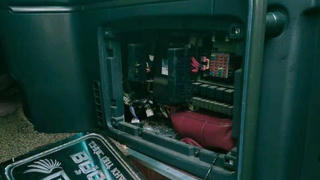 Tạm giữ lái xe cất giấu hơn 720 triệu đồng của hành khách