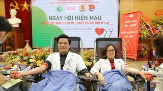Trong cơ thể tôi, dòng máu bác sĩ... đang chảy 