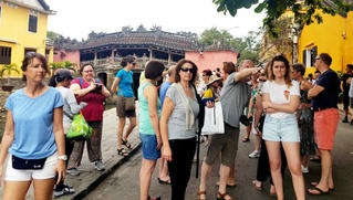 Phạt 2 homestay khai khống khách Trung Quốc 
