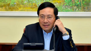 Phó Thủ tướng Phạm Bình Minh điện đàm với Ngoại trưởng Hàn Quốc