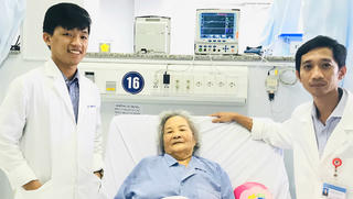 Cấp cứu 2 lần giành lại sự sống cho cụ bà ở Cần Thơ