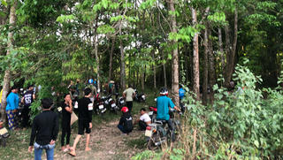Người đàn ông tử vong trong tư thế treo cổ trên cột điện