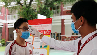 Một học sinh sốt ngày đầu trở lại trường, cả lớp phải nghỉ