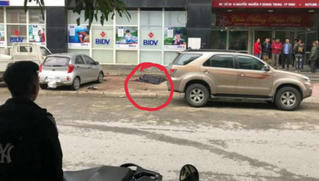 Nam thanh niên rơi từ tầng 13 xuống ô tô đậu vỉa hè