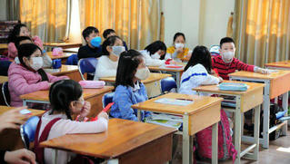 Trường ngoài công lập xin học trở lại: Đừng đòi hỏi kiểu 'lợi một người, hại muôn người'