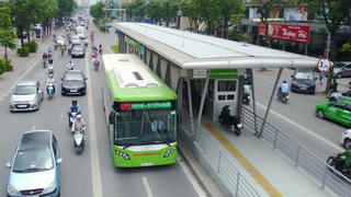 Hà Nội xây dựng đường dành riêng cho xe buýt: Liệu có như 'vết xe đổ' của buýt nhanh BRT?