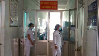 Đến viện xin tự cách ly vì có biểu hiện khó thở, đau ngực
