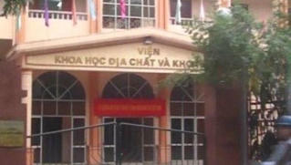 Đình chỉ công tác PGĐ Trung tâm Công nghệ địa chất, khoáng sản