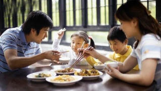 Sắp xếp thế nào để việc nhà không thành áp lực mùa dịch Covid -19?