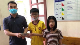 Nhặt được 50 triệu đồng, nam sinh lớp 7 tìm người trả lại