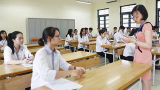 Nên trả kỳ thi về địa phương?