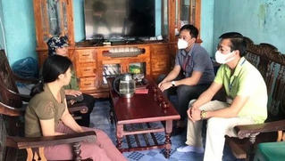 Thái độ của cán bộ trước nỗi khổ của dân