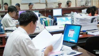 TP HCM giảm thu nhập tăng thêm đối với cán bộ, công chức