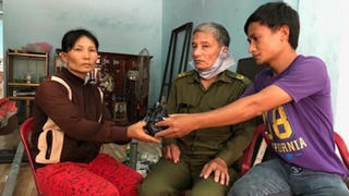 Người mua ve chai trả lại hơn 200 triệu tiền, vàng trong chiếc tủ cũ