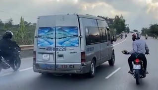 Nhóm “phượt thủ” cầm đá ném xe khách đang chạy