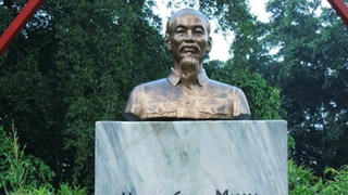 Biểu tượng về Hồ Chí Minh trên nhiều nẻo đường quốc tế