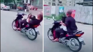 Phạt người đàn ông 62 tuổi đi xe máy 'làm xiếc' giữa đường