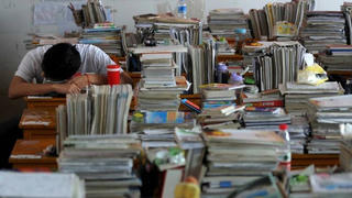 Khi tụi nhỏ tất bật “gánh” giấc mơ của cha mẹ