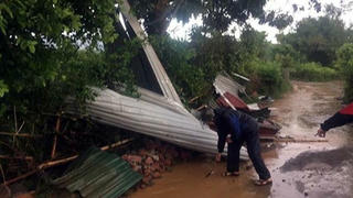 Sức khỏe hai nạn nhân vụ mái tôn bay trong giông lốc