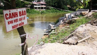 Hà Nội yêu cầu xử lý khẩn cấp sạt lở bờ sông Đáy, sông Bùi, sông Đà