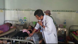 Làm rõ nguyên nhân hơn 200 người nhập viện sau khi ăn tiệc cưới