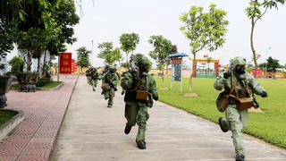 Luyện quân trong nắng khô cháy