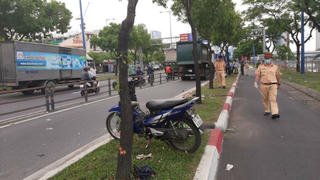 Hai người phụ nữ ngã ra đường bị xe cán tử vong