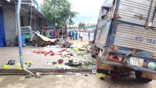 Xử lý vi phạm hành lang an toàn giao thông: Vẫn là chuyện “bắt cóc bỏ đĩa”? 