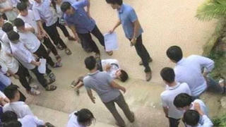 Đau lòng những vụ học sinh rơi từ tầng cao xuống sân trường