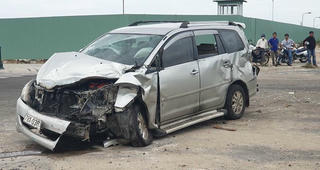 Hai người phụ nữ bị thương nặng sau va chạm với xe tải