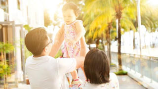 Việt Nam bãi bỏ một số quy định về sinh con thứ 3, hiểu thế nào cho đúng?