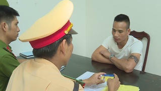 Giả danh phóng viên xin CSGT bỏ qua lỗi vi phạm