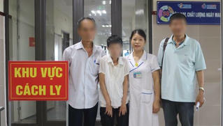 Tìm thấy người thân sau 24 năm thất lạc trong khu cách ly