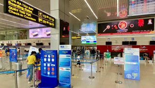 Hành khách lăng mạ, nhổ nước bọt vào nhân viên hàng không