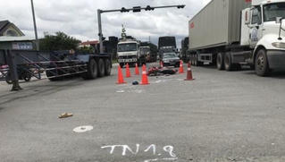 Tin giao thông đến sáng 2/8: 2 người tử nạn tại Bình Dương, xe khách tông vào vách núi 