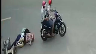 Bị cướp giật giỏ xách, người phụ nữ ngã chấn thương sọ não
