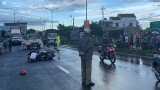 Tin giao thông sáng 7/8: 2 cái chết liên quan ô tô container, xe khách tông vào nhà dân