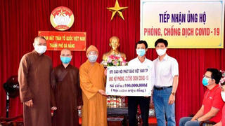 Gạo nhà chùa sẻ chia nơi tuyến đầu chống dịch