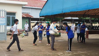 Bố mất đột ngột, nữ sinh xin đặc cách tốt nghiệp