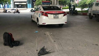 Tin giao thông ngày 10/8: Nam sinh đi thi về bị taxi tông trọng thương; xe máy đứt đôi sau tai nạn